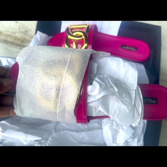 Too small - Picture 8 of 8